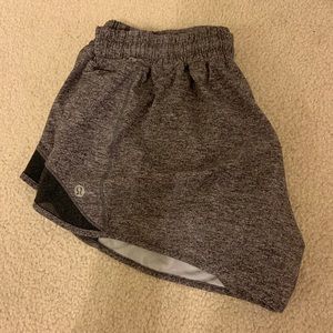 hotty hot 2.5 lulu shorts